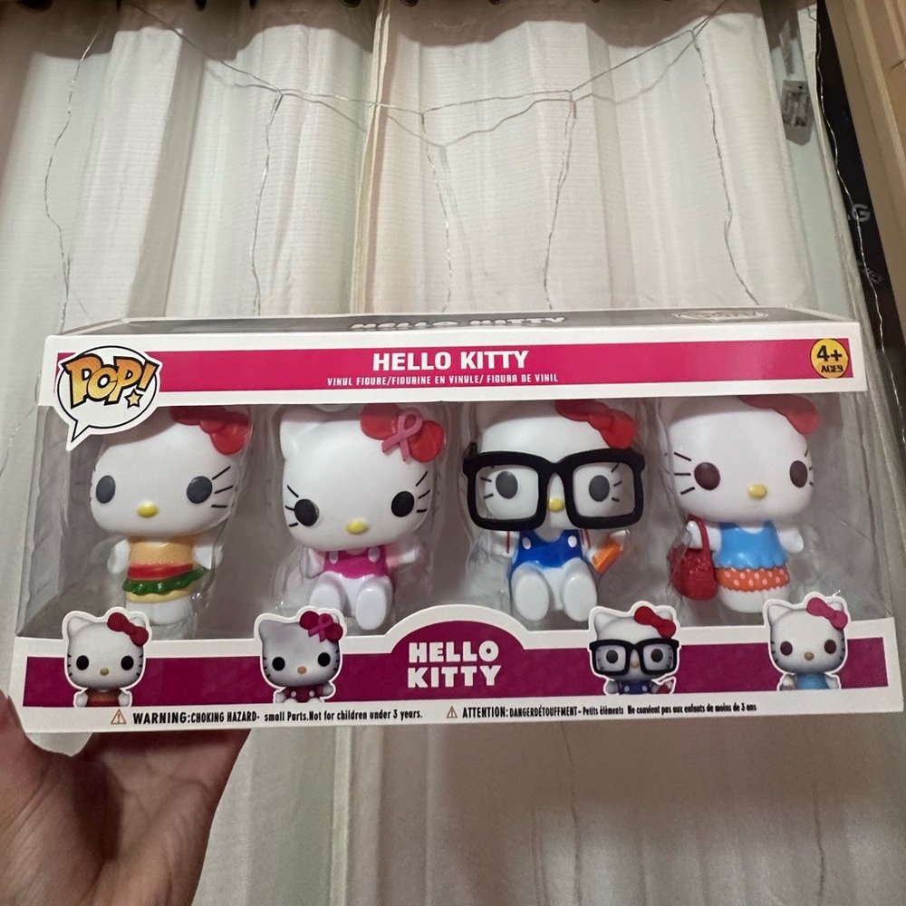 ‼️4 PACK LIMITED EDITION HELLO KITTY FUNKO POP‼️